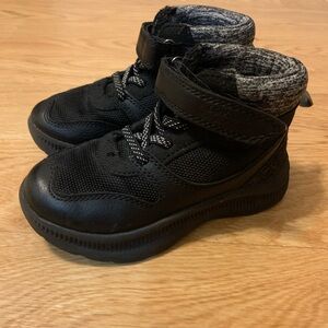 Black toddler high-top winter boots size 9